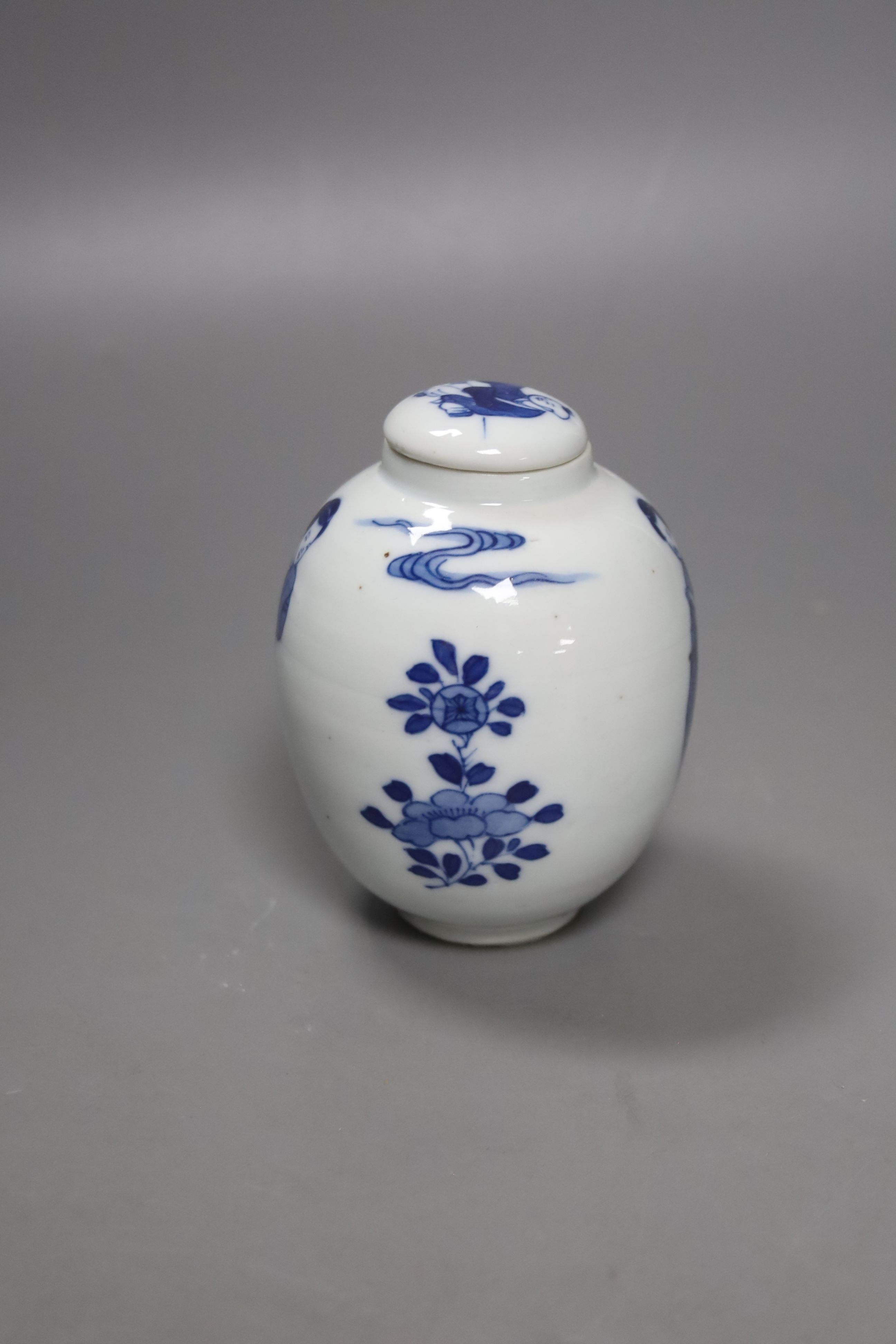 A small Chinese blue and white jar and cover, height 10.5cm